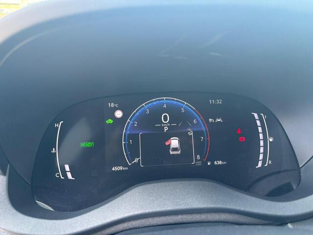 Toyota YARIS Cross 1.5 Hybrid 115 Business Plus Parkeersensoren voor + achter, Stoelverwarming, slechts 4500km!