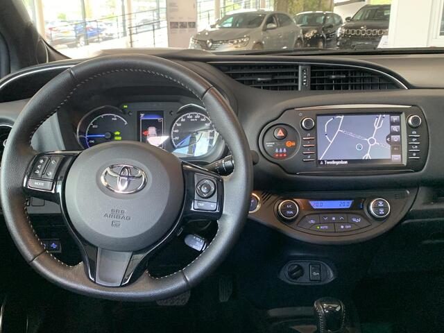 Toyota YARIS 1.5 Hybrid Executive AUTOMAAT | PANORAMADAK | TREKHAAK | NAVIGATIE | ACHTERUITRIJCAMERA