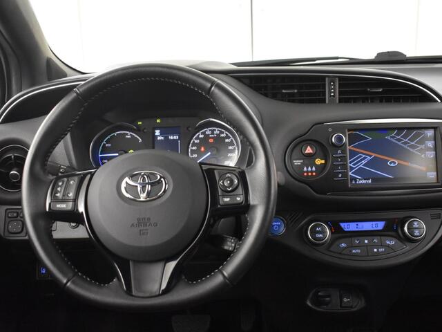 Toyota YARIS 1.5 Hybrid Bi-Tone | PDC V+A | Stoelverwarming |