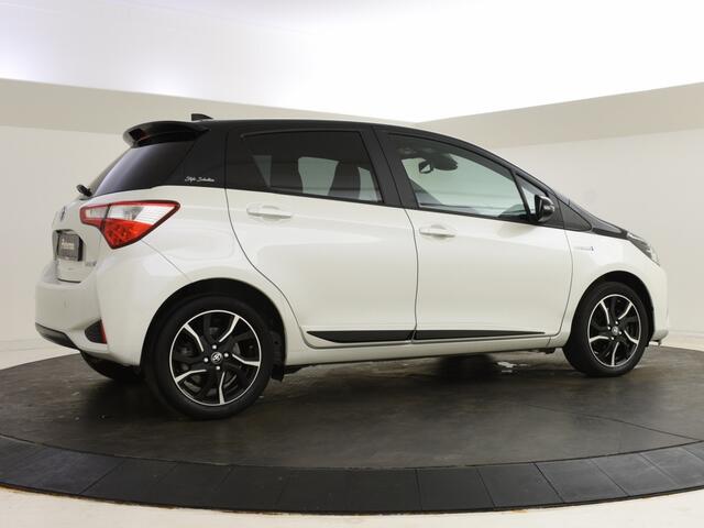 Toyota YARIS 1.5 Hybrid Bi-Tone | PDC V+A | Stoelverwarming |