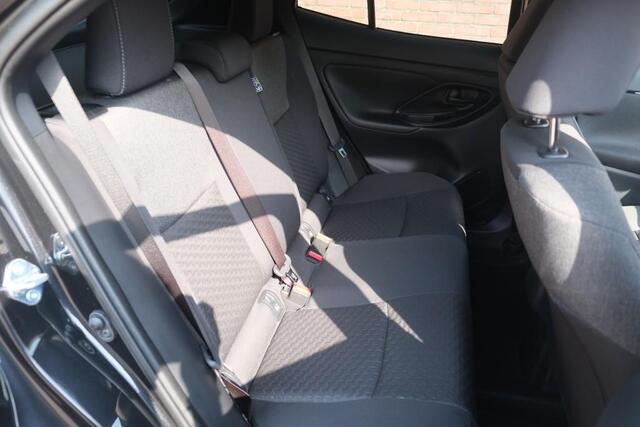 Toyota YARIS Cross 1.5 Hybrid 130pk CVT Teamplayer | App Connect | Climate | Adaptive Cruise | Full LED | Camera | Keyless | Blind Spot | Stoelverwarming
