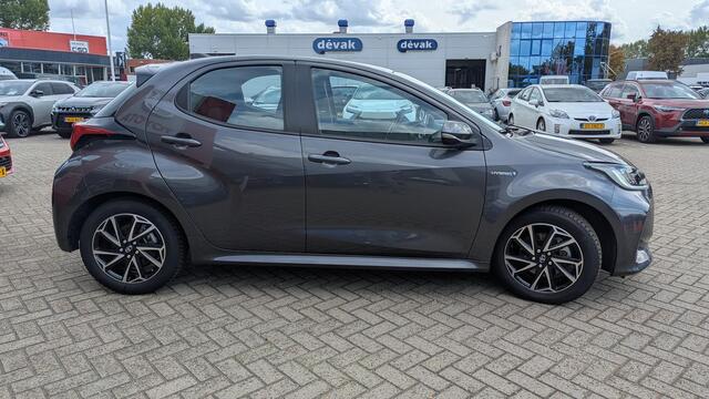 Toyota YARIS 1.5 Hybrid Dynamic **Trekh Stoelverw AllSeasonBanden**