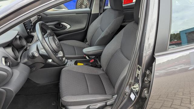Toyota YARIS 1.5 Hybrid Dynamic **Trekh Stoelverw AllSeasonBanden**