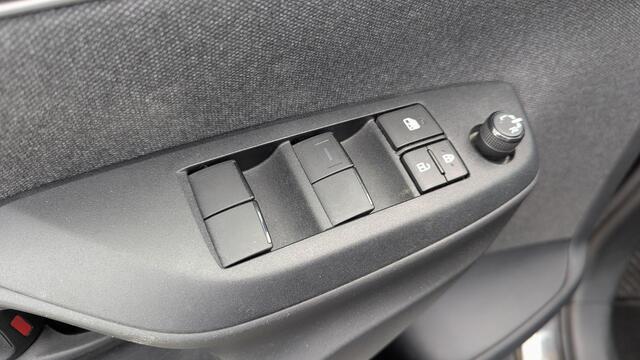 Toyota YARIS 1.5 Hybrid Dynamic **Trekh Stoelverw AllSeasonBanden**