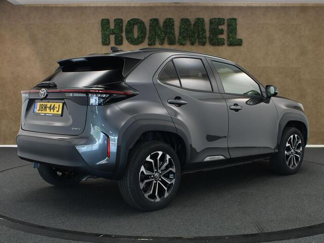 Toyota YARIS Cross 1.5 Hybrid 130 Dynamic - NAVIGATIE - 17 INCH LICHT METALEN VELGEN - VOORSTOELEN VERWARMD - DRAADLOZE TELEFOONLADER - CLIMATE CONTROL - CAMERA - STUUR VERWARMD - KEYLESS ENTRY/ START - ARMSTEUN VOOR