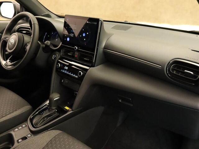 Toyota YARIS Cross 1.5 Hybrid 130 Dynamic - NAVIGATIE - 17 INCH LICHT METALEN VELGEN - VOORSTOELEN VERWARMD - DRAADLOZE TELEFOONLADER - CLIMATE CONTROL - CAMERA - STUUR VERWARMD - KEYLESS ENTRY/ START - ARMSTEUN VOOR
