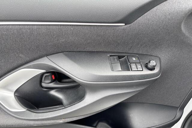 Toyota YARIS 1.5 VVT-i Active Apple carplay, Android auto