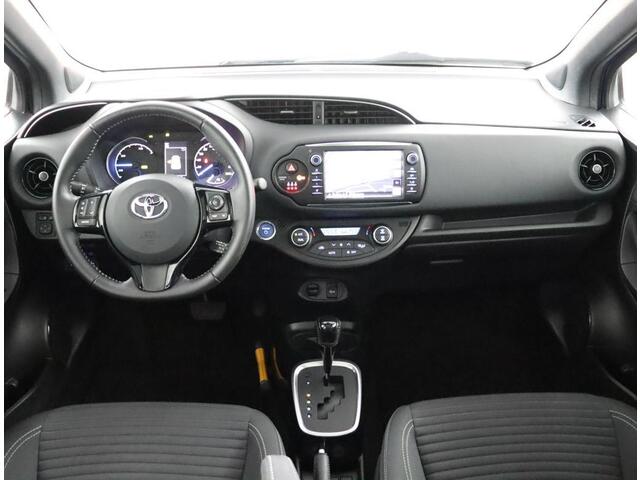 Toyota YARIS 1.5 Hybrid Bi-Tone Plus | navigatiesysteem | Clima | Cruise | Lichtmetalen velgen |