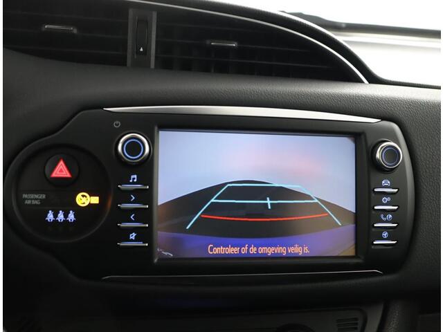 Toyota YARIS 1.5 Hybrid Bi-Tone Plus | navigatiesysteem | Clima | Cruise | Lichtmetalen velgen |