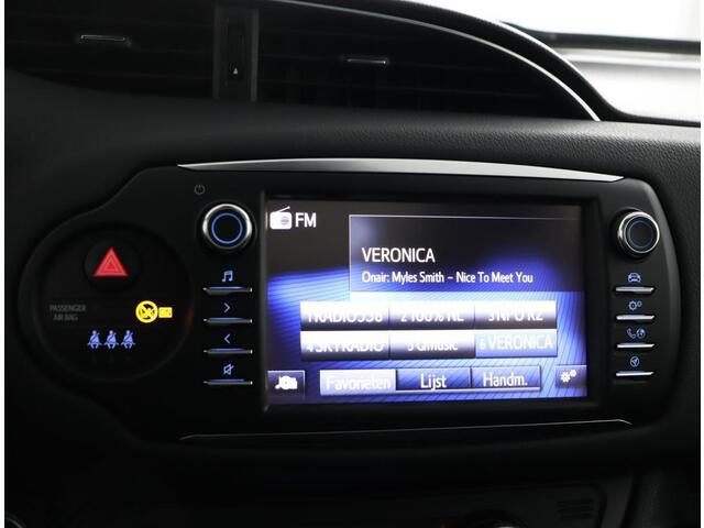 Toyota YARIS 1.5 Hybrid Bi-Tone Plus | navigatiesysteem | Clima | Cruise | Lichtmetalen velgen |