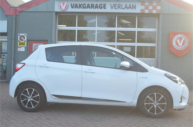 Toyota YARIS 1.5 Hybrid Design camera 12 mnd. gar.