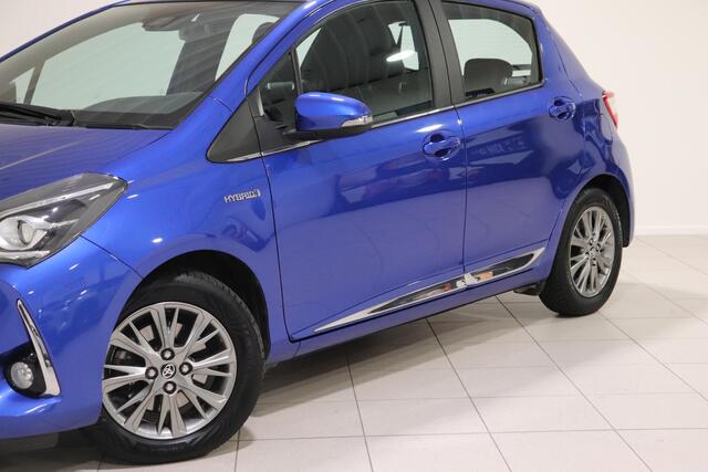 Toyota YARIS 1.5 Hybrid Energy Plus, Cruise & Climate control, 16" inch lm velgen, Sensoren achter, Parkeercamera!