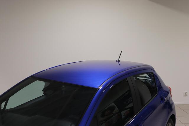 Toyota YARIS 1.5 Hybrid Energy Plus, Cruise & Climate control, 16" inch lm velgen, Sensoren achter, Parkeercamera!