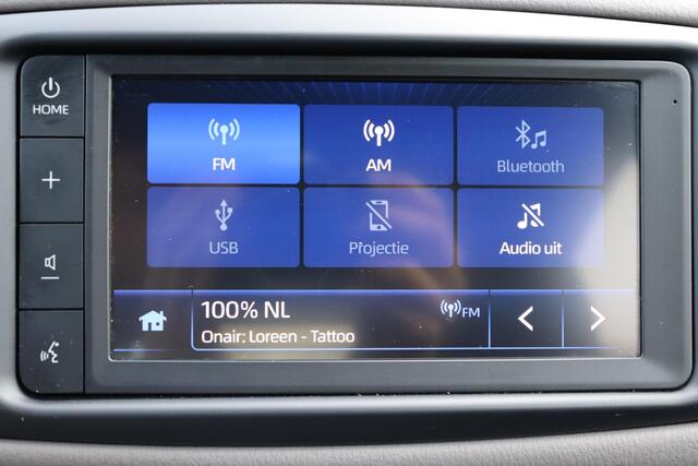 Toyota YARIS 1.5 Hybrid Bi-Tone, Carplay , Parkeersensoren