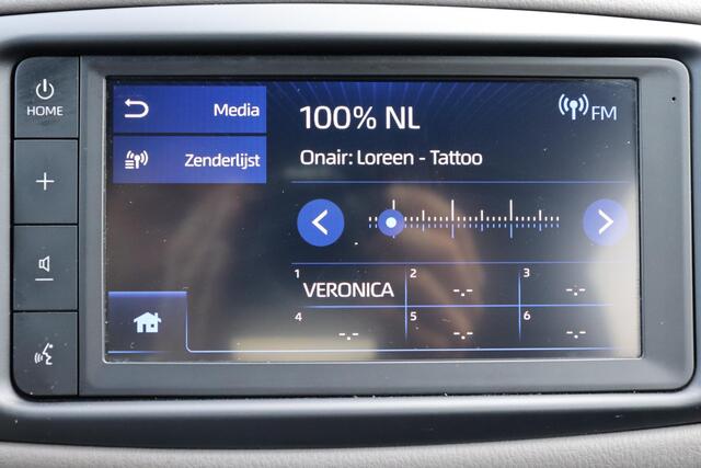 Toyota YARIS 1.5 Hybrid Bi-Tone, Carplay , Parkeersensoren
