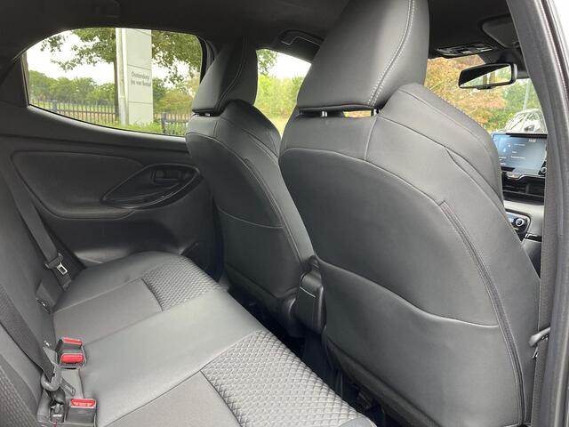 Toyota YARIS 1.5 Hybrid Executive | Afneembare trekhaak | Stoelverwarming | Parkeersensoren V+A