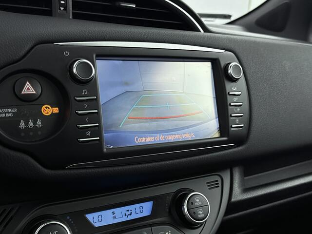 Toyota YARIS 1.5 Hybrid Bi-Tone Plus | Navigatie | Panorama dak | 02-09 PZ