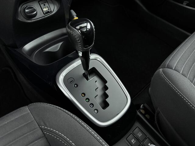 Toyota YARIS 1.5 Hybrid Bi-Tone Plus | Navigatie | Panorama dak | 02-09 PZ