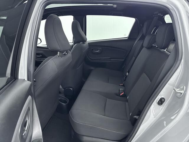 Toyota YARIS 1.5 Hybrid Bi-Tone Plus | Navigatie | Panorama dak | 02-09 PZ