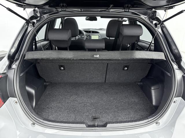 Toyota YARIS 1.5 Hybrid Bi-Tone Plus | Navigatie | Panorama dak | 02-09 PZ