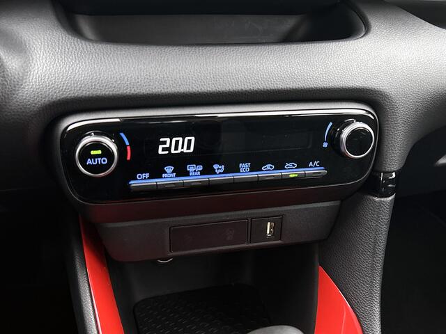 Toyota YARIS 1.5 Hybrid Dynamic LED | Adap. Cruise | Climate Control | LM velgen | Apple Carplay/Android Auto |