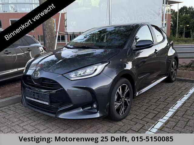 Toyota YARIS 1.5 Hybrid Dynamic Luxury GARANTIE TOT 2035 . STOEL & STUUR VERWARMING. DODEHOEK DETECTIE. PARKEERSENSOREN VOOR & ACHTER.