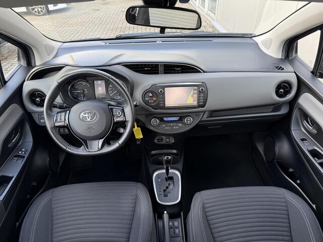 Toyota YARIS 1.5 Hybrid Aspiration **NAVIGATIE/ 2 ZONE AIRCO/ REGENSENSOR/ RIJSTROOKSENSOR/ GARANTIE**