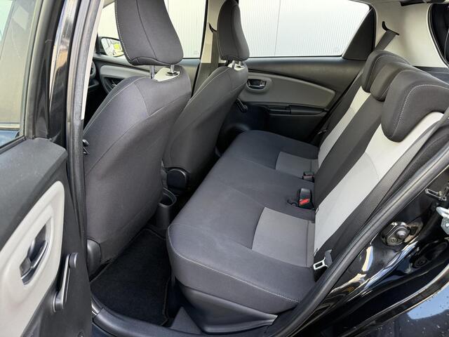 Toyota YARIS 1.5 Hybrid Aspiration **NAVIGATIE/ 2 ZONE AIRCO/ REGENSENSOR/ RIJSTROOKSENSOR/ GARANTIE**