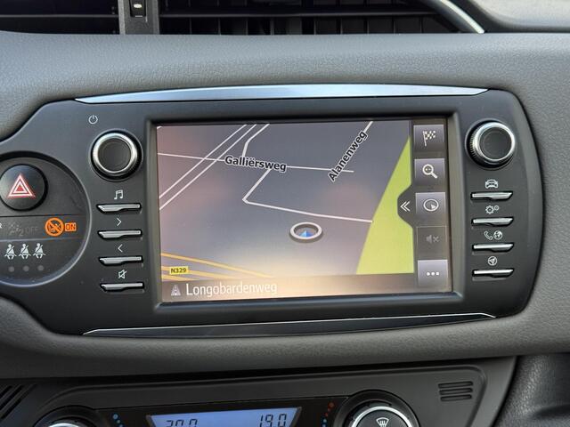 Toyota YARIS 1.5 Hybrid Aspiration **NAVIGATIE/ 2 ZONE AIRCO/ REGENSENSOR/ RIJSTROOKSENSOR/ GARANTIE**