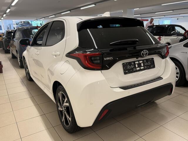 Toyota YARIS 1.5 Hybrid Dynamic Luxury | Stuur- & Stoelverwarming | Camera | Dode hoek detectie | Parkeersensoren Voor & Achter |