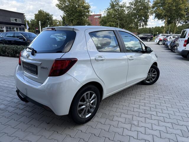 Toyota YARIS 1.3 VVT-i | Navigatie | Trekhaak | Metallic lak