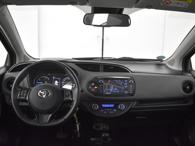 Toyota YARIS 1.5 Hybrid | Parkeersensoren V+A | Navigatie | Stoelverwarming