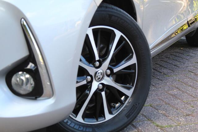 Toyota YARIS 1.5 Hybrid Dynamic | Rijklaar | Keyless | Stoelverw.| Clima | Cruise | Camera | Apple/Android