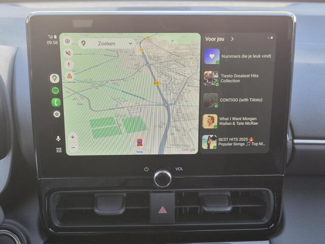 Toyota YARIS Cross 1.5 Hybrid 130 TeamPlayer Dynamic / tot 10 jaar Garantie / Winter Pakket / Safety Pakket / Adaptief CC / Stuur-, Stoel en voorruitverwarming / Draadloze telefoon lader / Apple Carplay Android Auto / Achteruitrijcamera /