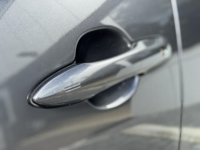 Toyota YARIS 1.5 VVT-i Dynamic Head-up display, Apple/Android, Camera, Voorstoelen verwarmd , All-in Rijklaarprijs