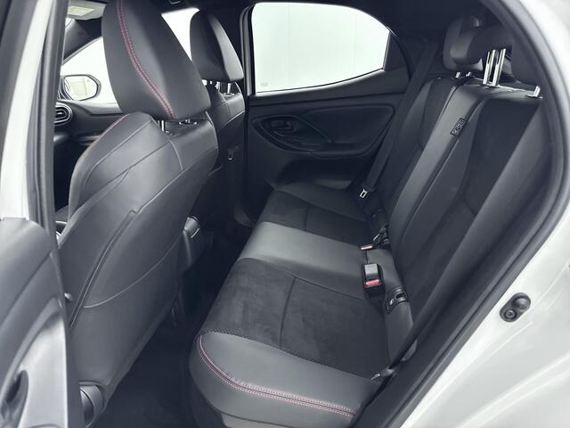 Toyota YARIS 1.5 Hybrid GR Sport Limited | Stoelverwarming | Apple Carplay/Android Auto | Spiegels Elektrisch Inklapbaar | Parkeercamera | Lichtmetalen Velgen |