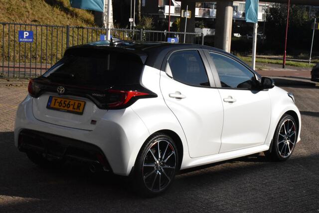Toyota YARIS 1.5 Hybrid GR Sport 100% Toyota Onderhouden | Navigatie | Camera | 12 mnd BOVAG garantie Whatsapp 06-53188999