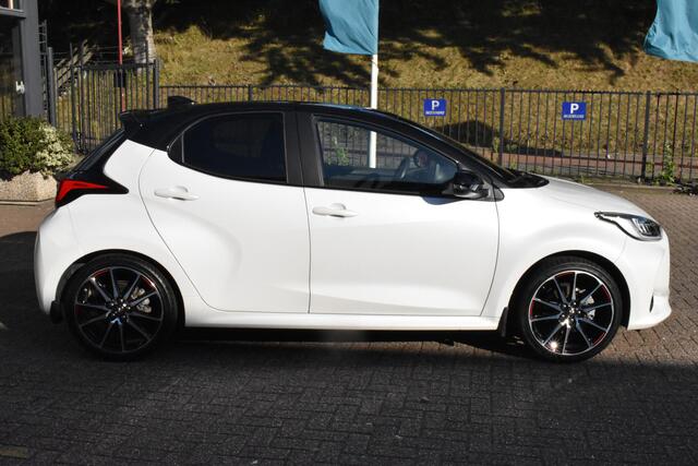 Toyota YARIS 1.5 Hybrid GR Sport 100% Toyota Onderhouden | Navigatie | Camera | 12 mnd BOVAG garantie Whatsapp 06-53188999
