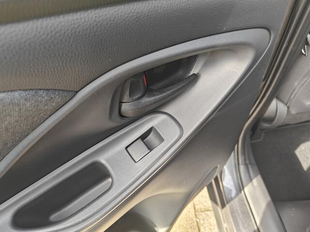 Toyota YARIS 1.5 Hybrid First Ed.