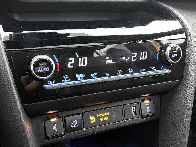 Toyota YARIS Cross 1.5 Hybrid AWD Adventure | Panoramadak | Leder | Elek. achterklep | Stoelverwarming | Navigatie | Dealeronderhouden |