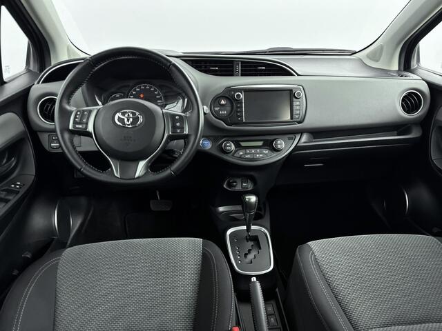 Toyota YARIS 1.5 Hybrid Aspiration | LM velgen | Navigatiesysteem | Pre crash systeem |