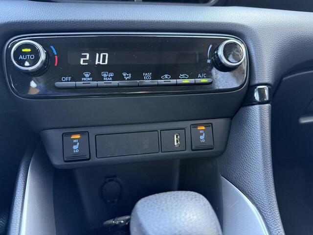 Toyota YARIS 1.5 Hybrid 115 Pk Automaat Dynamic | 16 inch velgen | Cruise Control | Stoelverwarming | Climate Control | Camera | 15.822 Km!!