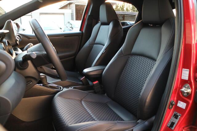 Toyota YARIS 1.5 Hybrid Executive | Navi | Leder | Camera | Automaat! |