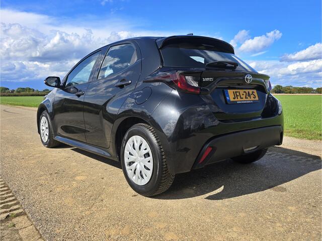 Toyota YARIS 1.5 Hybrid 115 Business - Euro 6 - 95 Pk - Navigatie - ParkeerCamera - AppleCarplay AndroidAuto