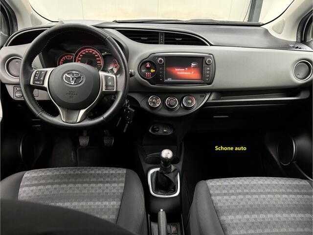 Toyota YARIS 1.0 VVT-i Aspiration KEURIGE AUTO !! | 12 Voltaansluiting | 1e Eigenaar. | Achteruitrijcamera