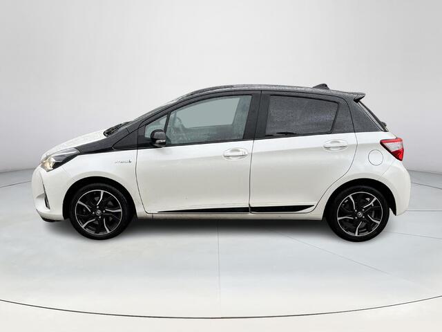 Toyota YARIS 1.5 Hybrid Bi-Tone | Parkeercamera | Stoelverwarming | Donker glas | Cruise control |