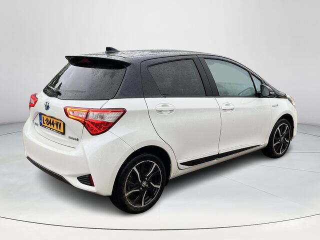 Toyota YARIS 1.5 Hybrid Bi-Tone | Parkeercamera | Stoelverwarming | Donker glas | Cruise control |