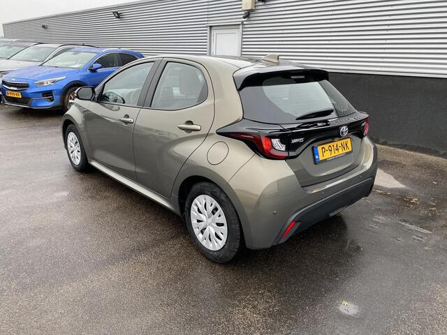 Toyota YARIS 1.5 Hybrid Active Nieuw geleverd en onderhouden Incl: AppleCarPlay/AndroidAuto, Adaptive Cruise control, Climate Control, Metallic lak