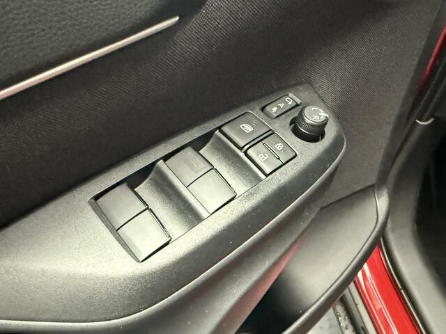 Toyota YARIS Cross 1.5 Hybrid 130 Executive Premium pakket! NL auto, slechts 2404KM! 1e eigenaar met trekhaak!