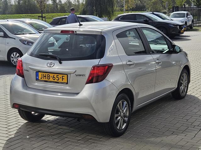 Toyota YARIS 1.3 VVT-i Edition-S Camera Stoelvw LM15